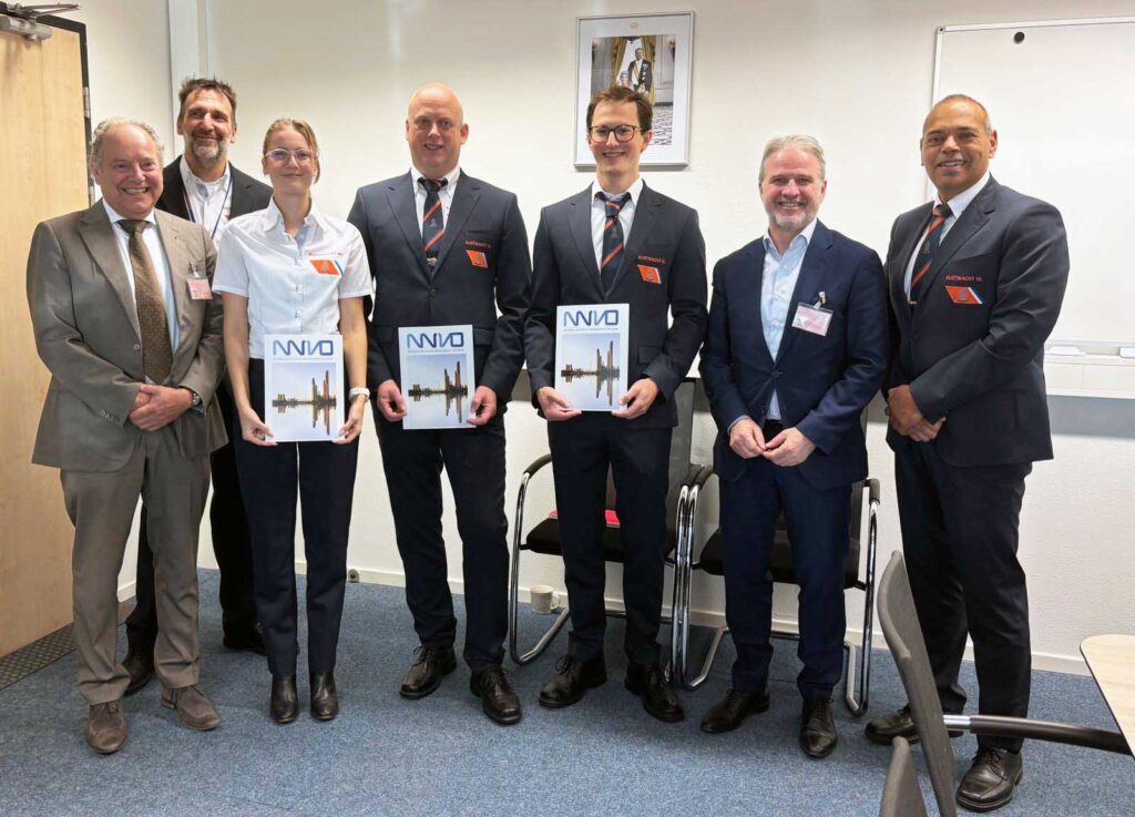 Uitreiking certificaat Kustwacht